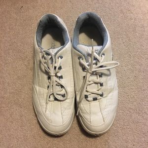 Women’s bowling shoes